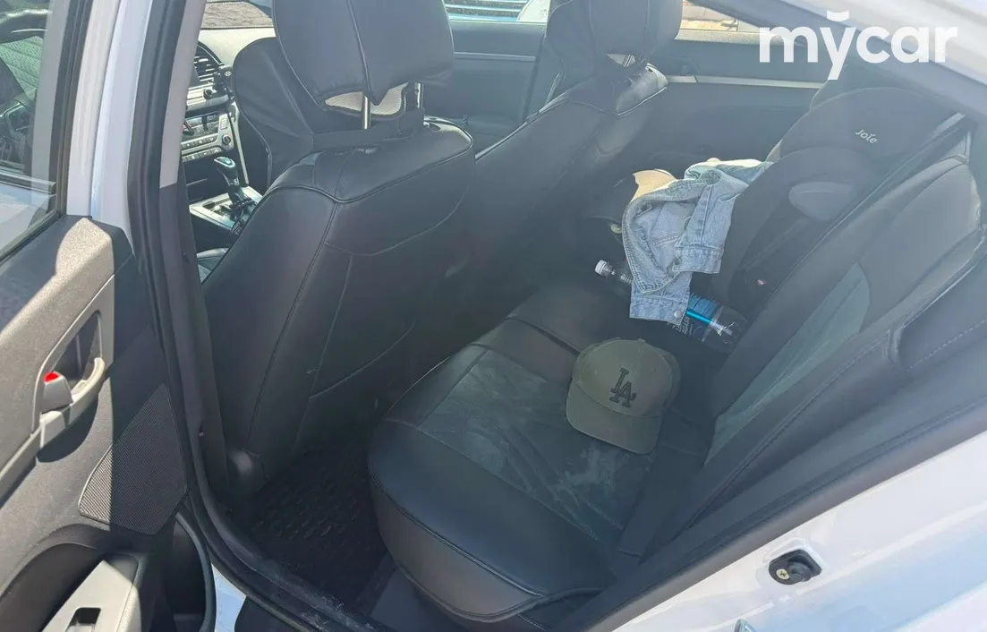 Hyundai Elantra 2018