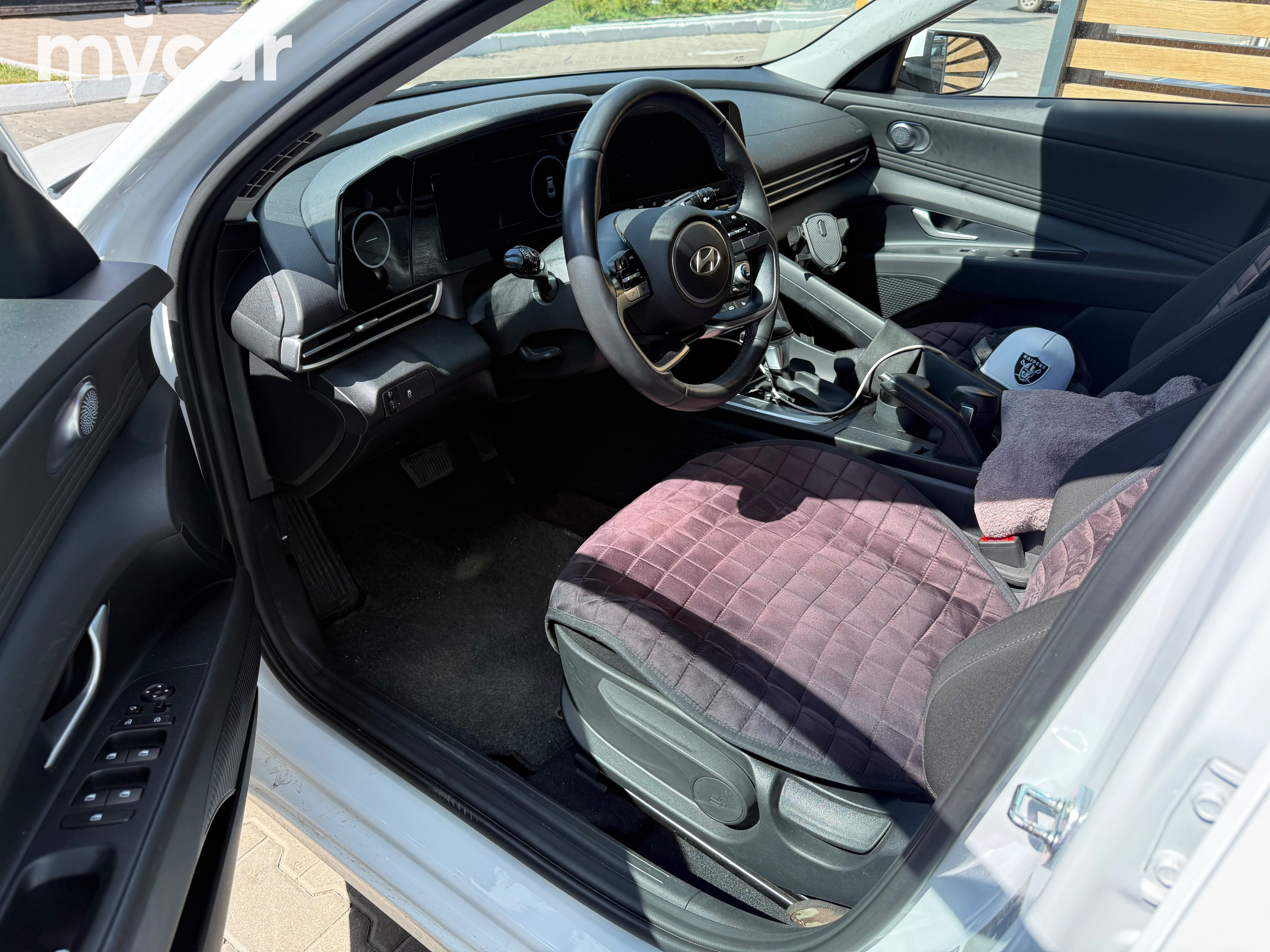 Hyundai Elantra 2024
