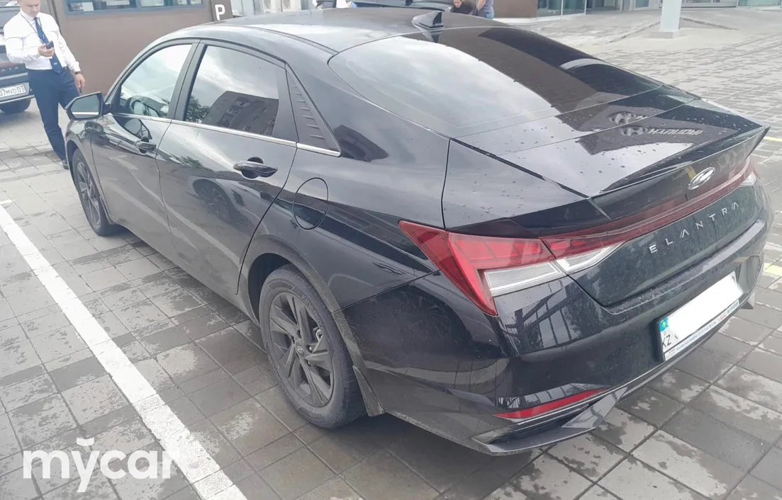 Hyundai Elantra 2022