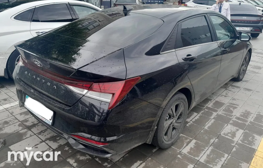 Hyundai Elantra 2022