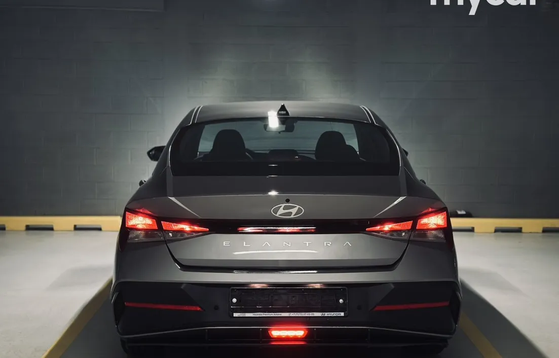 Hyundai Elantra 2024
