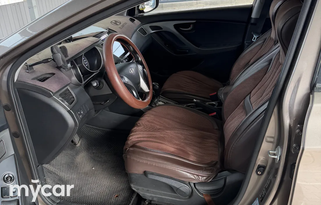 Hyundai Elantra 2013