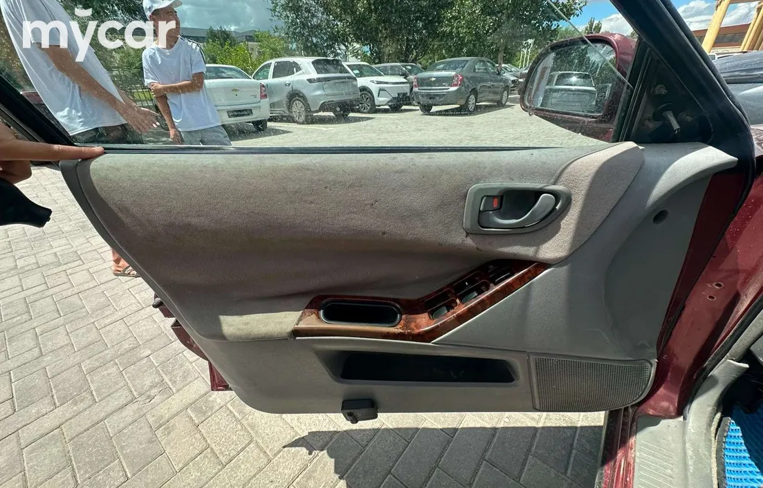 Mitsubishi Galant 2000