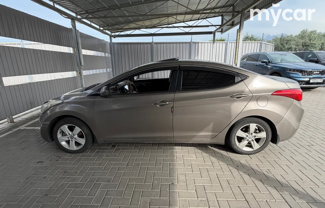 Hyundai Elantra 2013