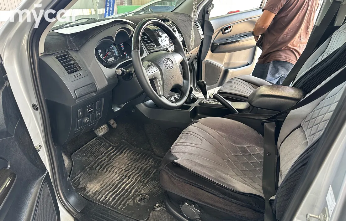 Toyota Fortuner 2014
