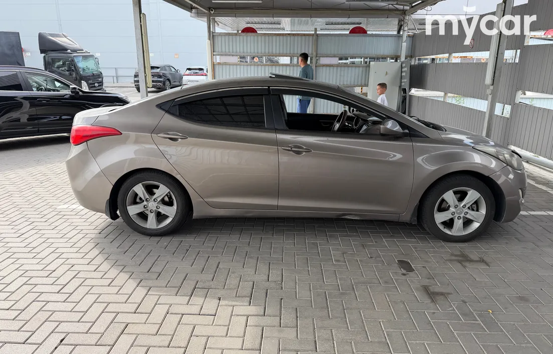 Hyundai Elantra 2013