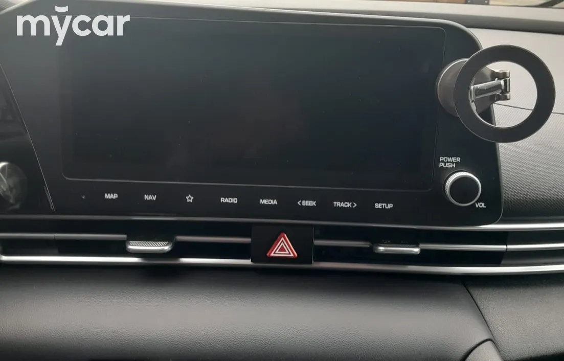 Hyundai Elantra 2022