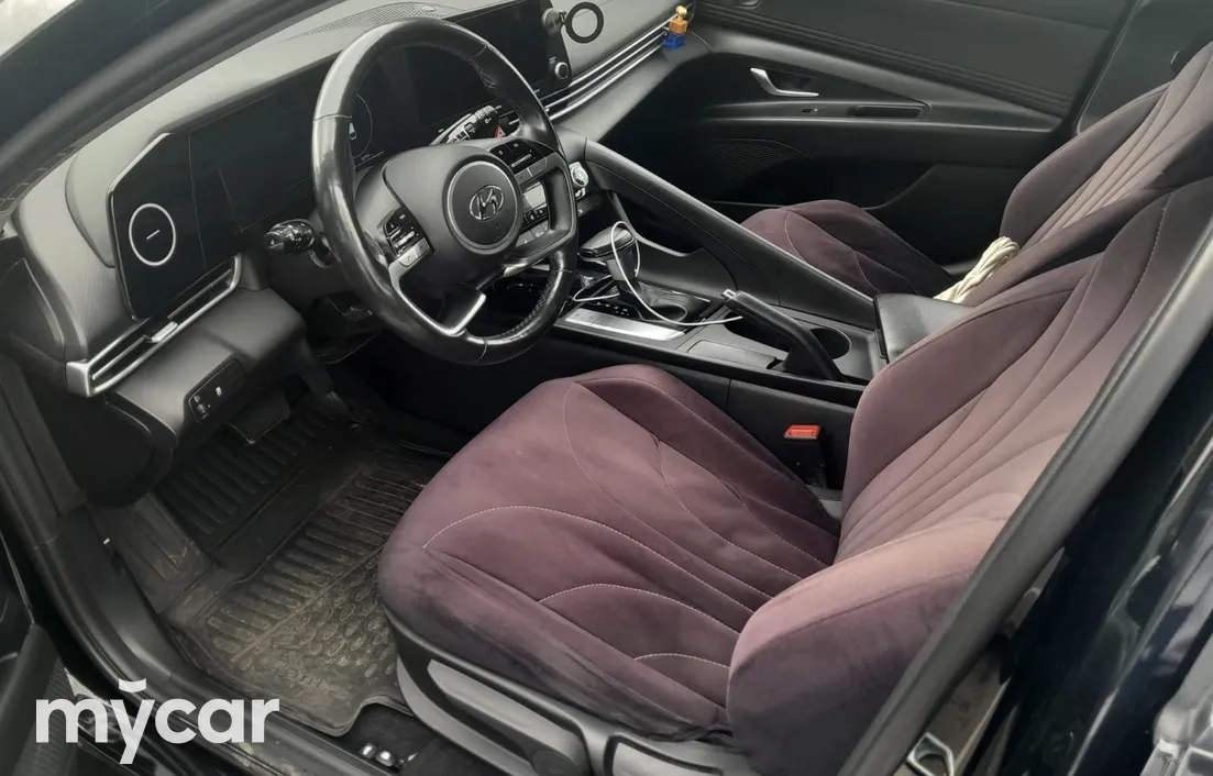 Hyundai Elantra 2022