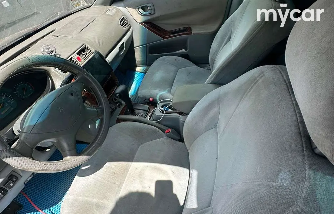 Mitsubishi Galant 2000