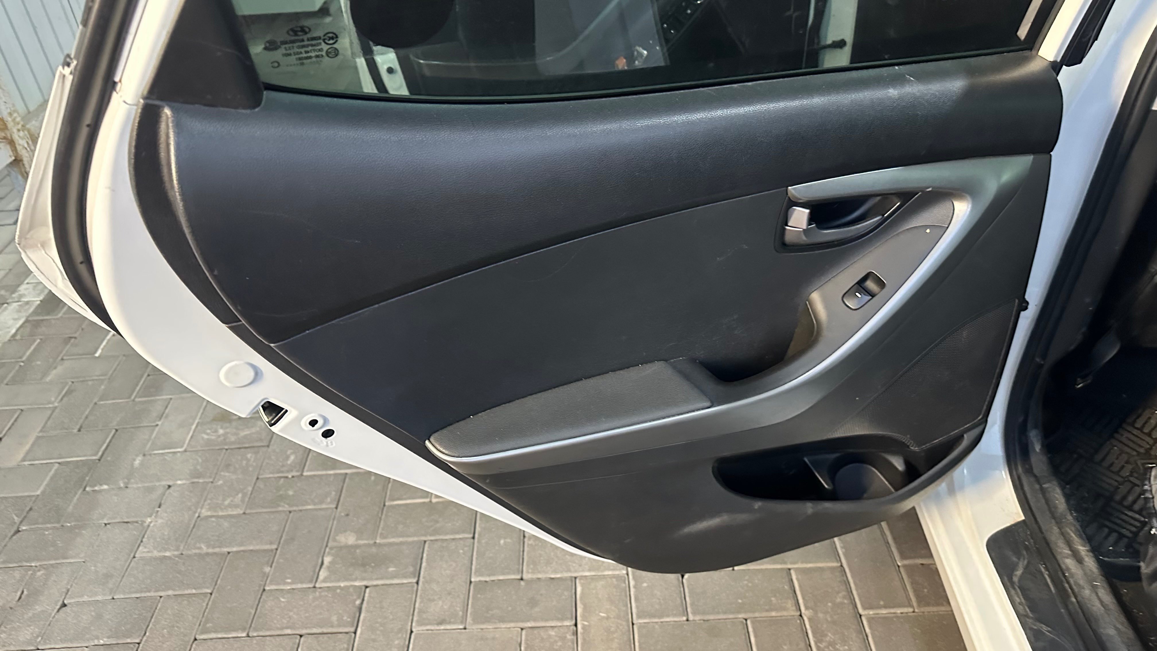 Hyundai Avante 2011