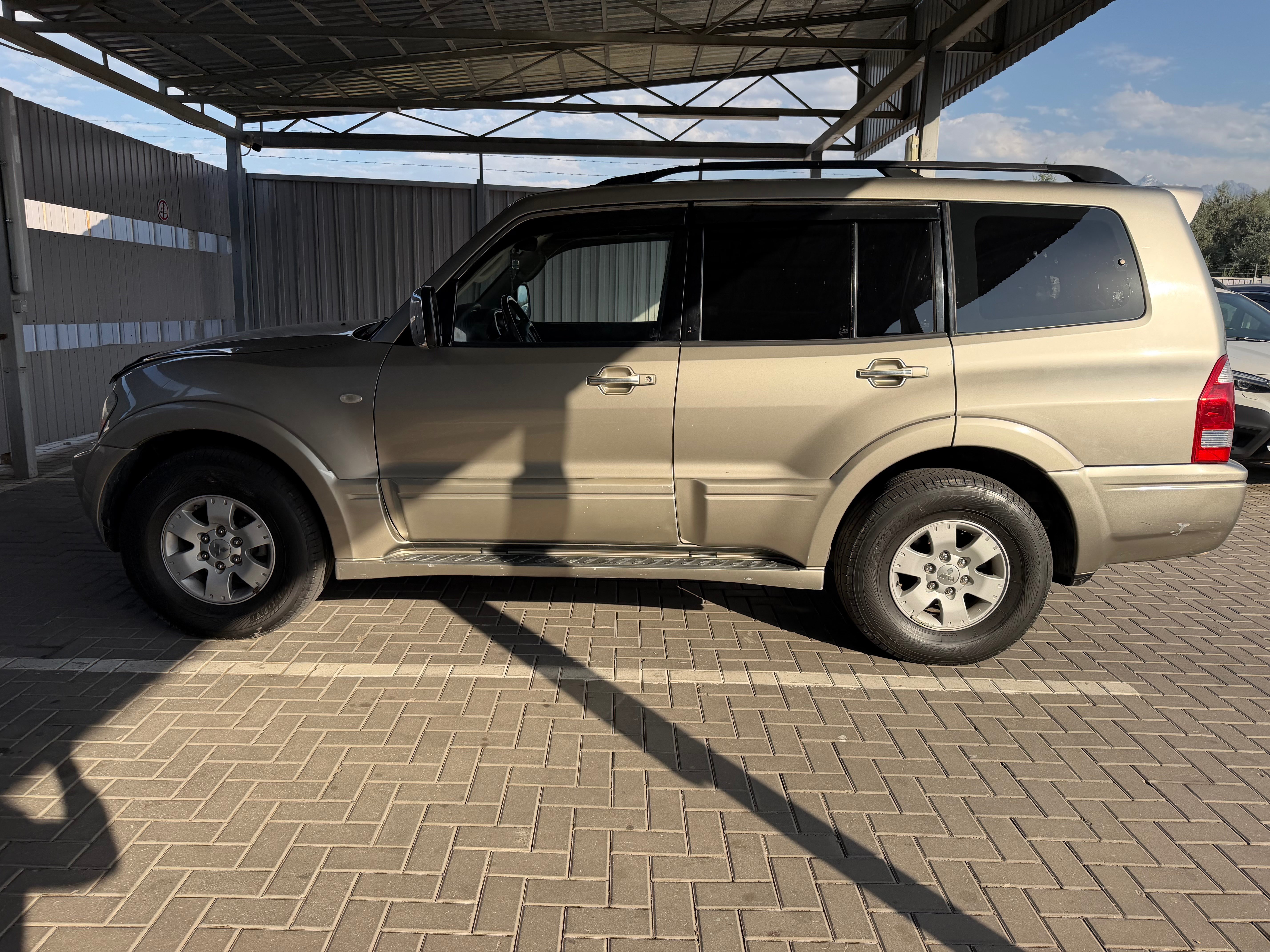 Mitsubishi Pajero 2005