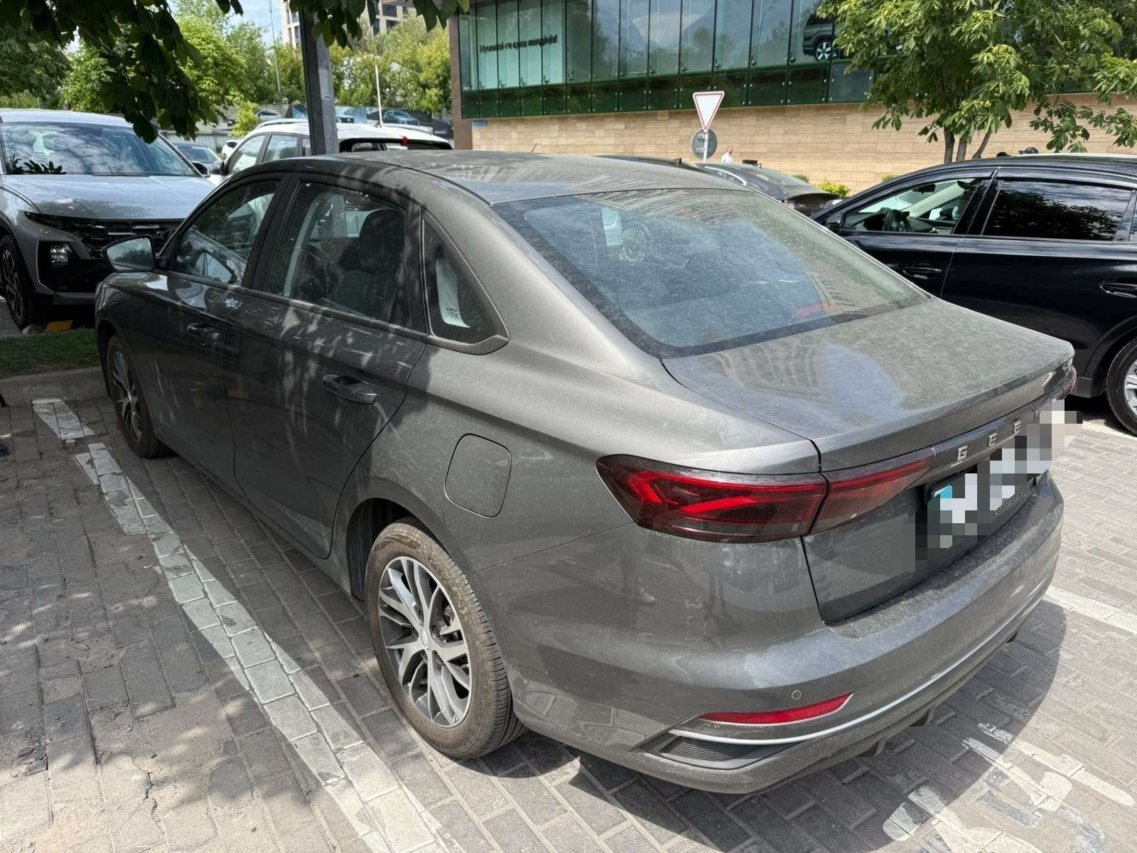 Geely Emgrand 2023
