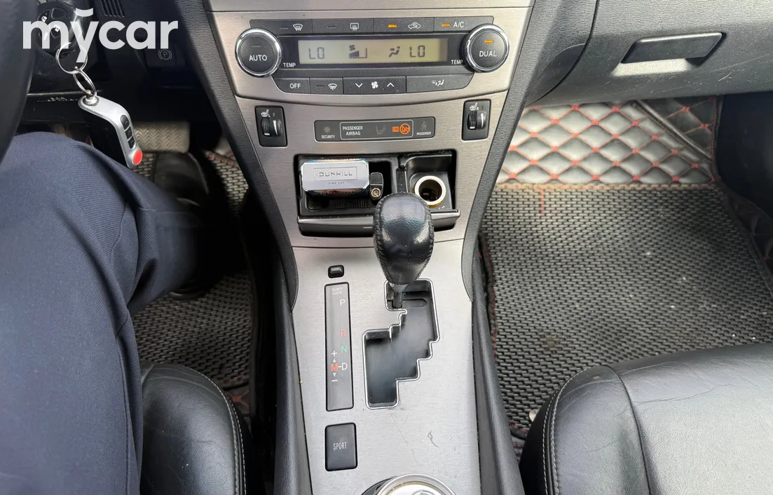 Toyota Avensis 2011