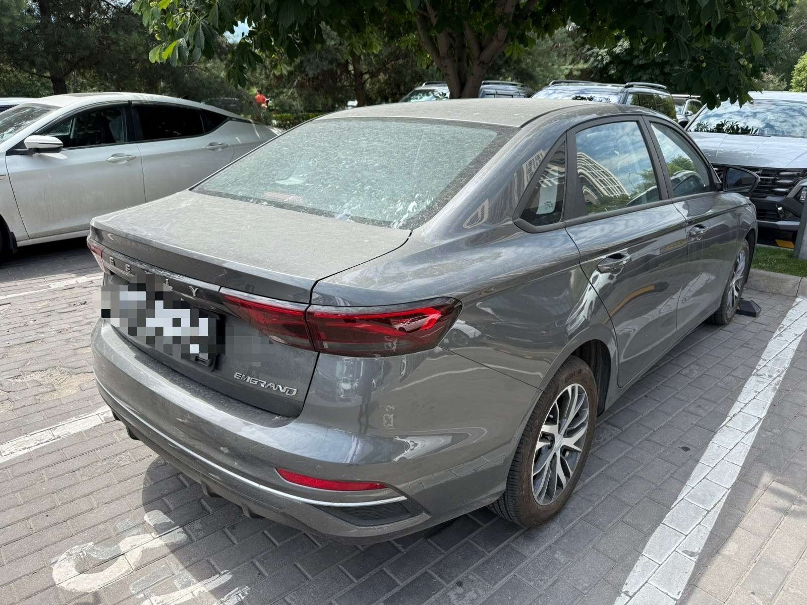 Geely Emgrand 2023