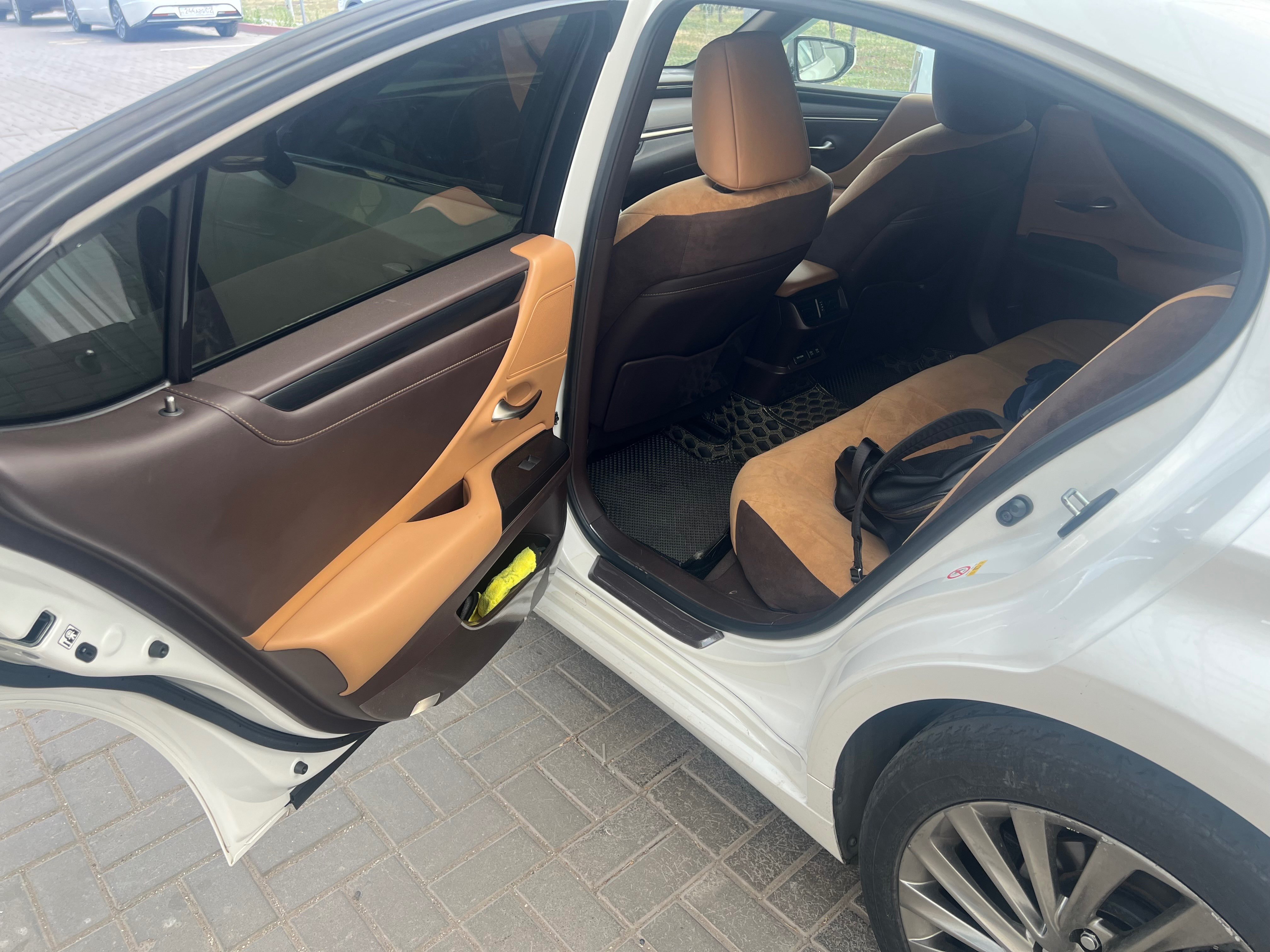 Lexus ES 2019
