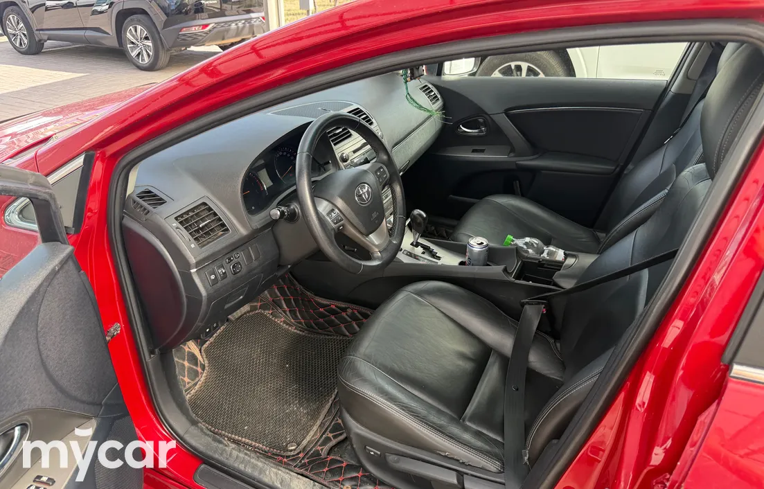 Toyota Avensis 2011