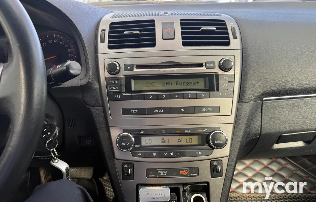 Toyota Avensis 2011