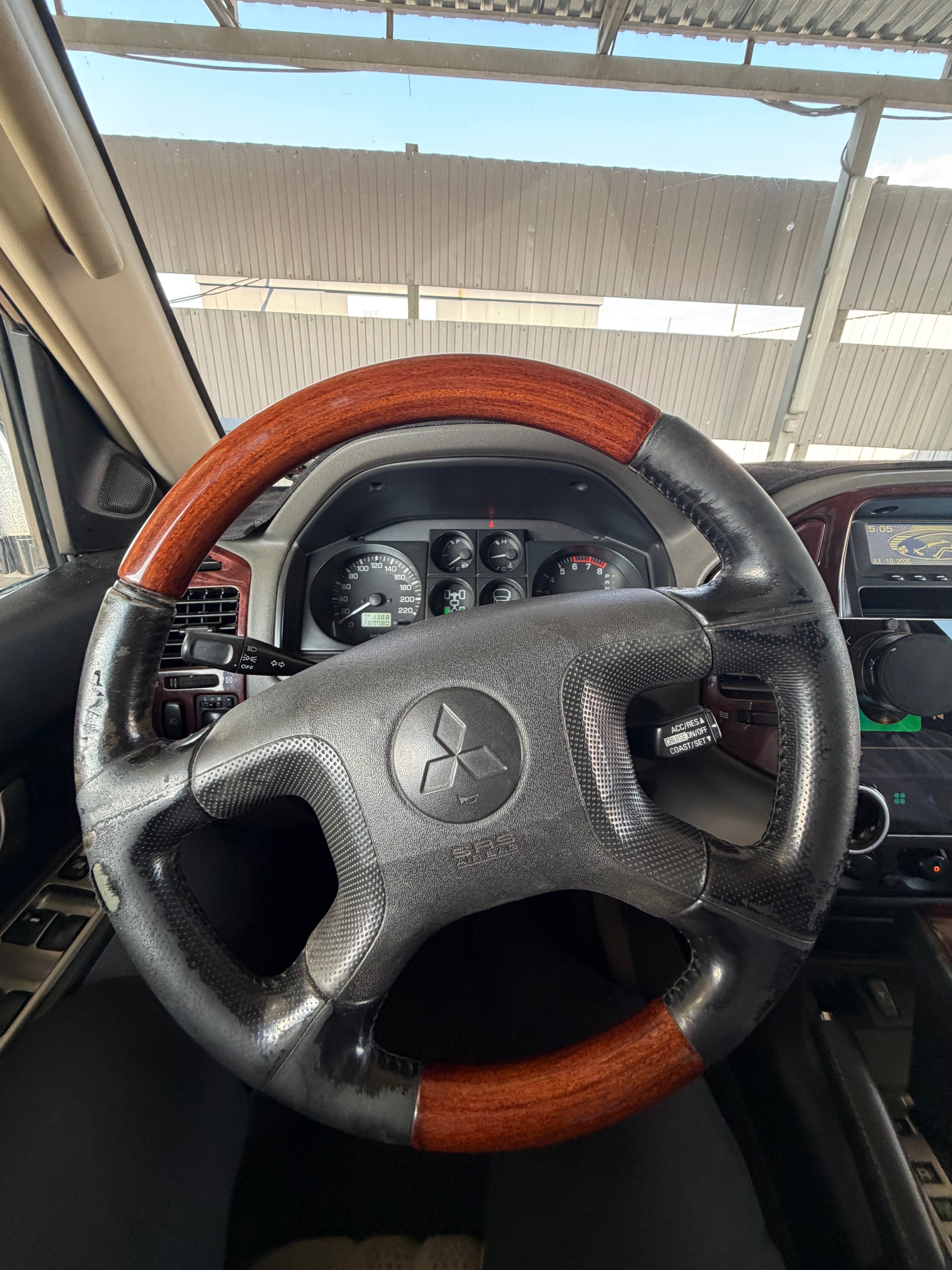 Mitsubishi Pajero 2005