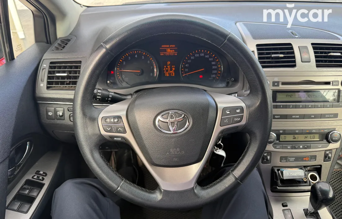 Toyota Avensis 2011