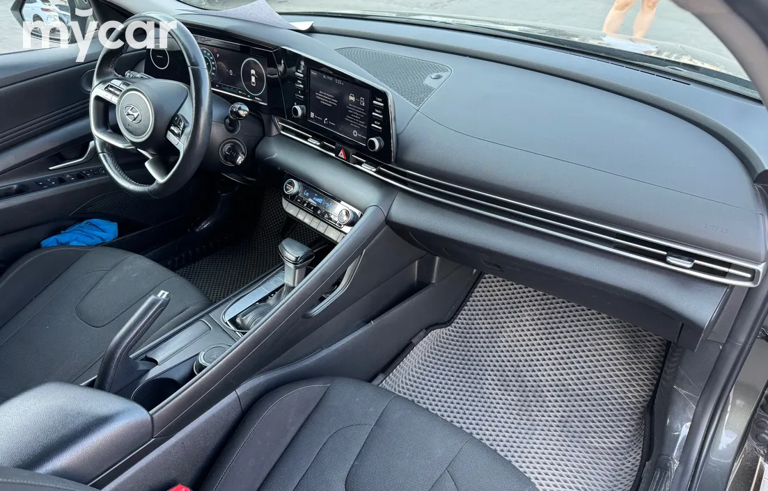 Hyundai Elantra 2023