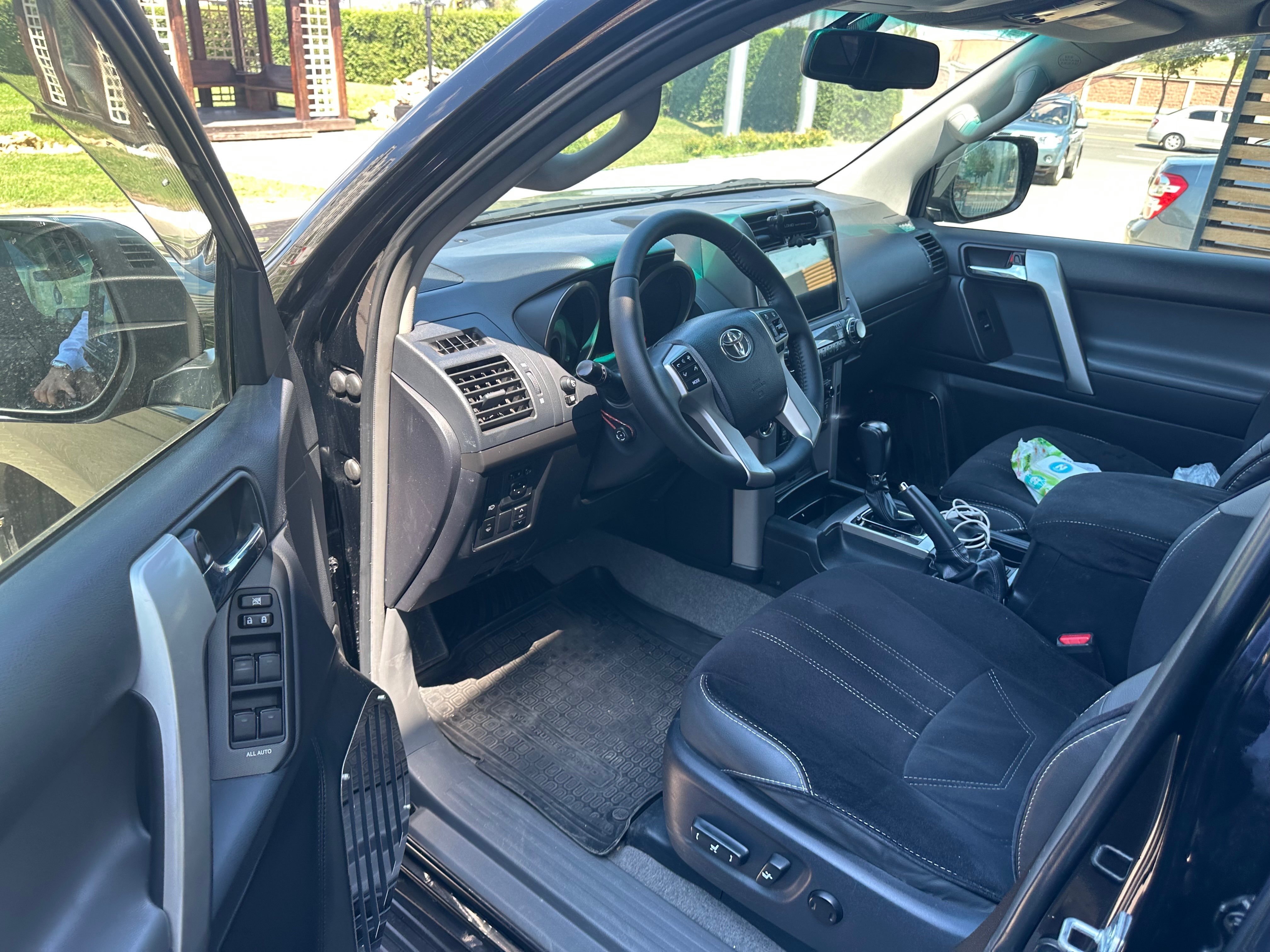 Toyota Land Cruiser Prado 2012
