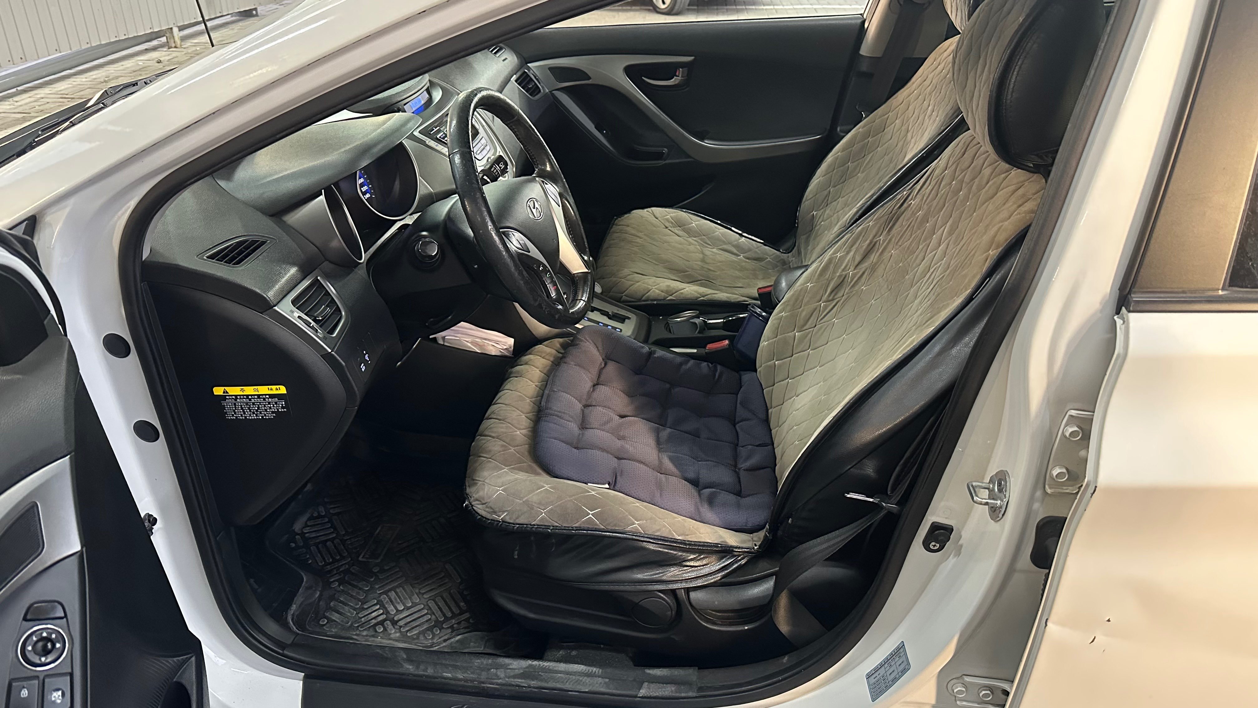 Hyundai Avante 2011