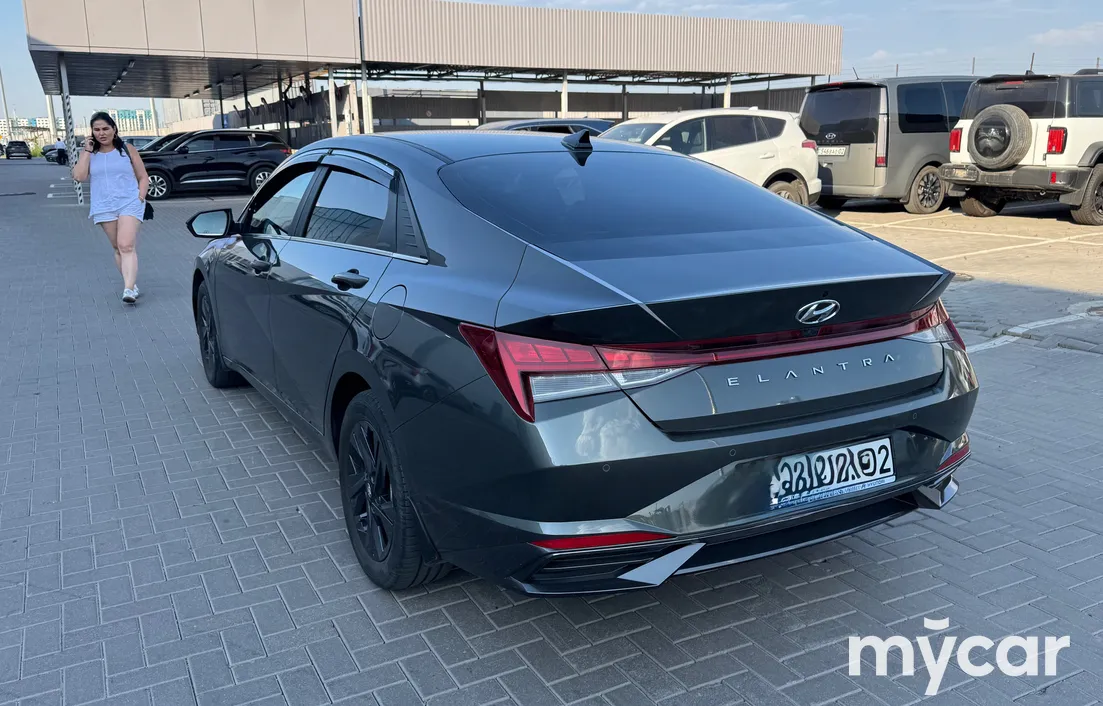 Hyundai Elantra 2023
