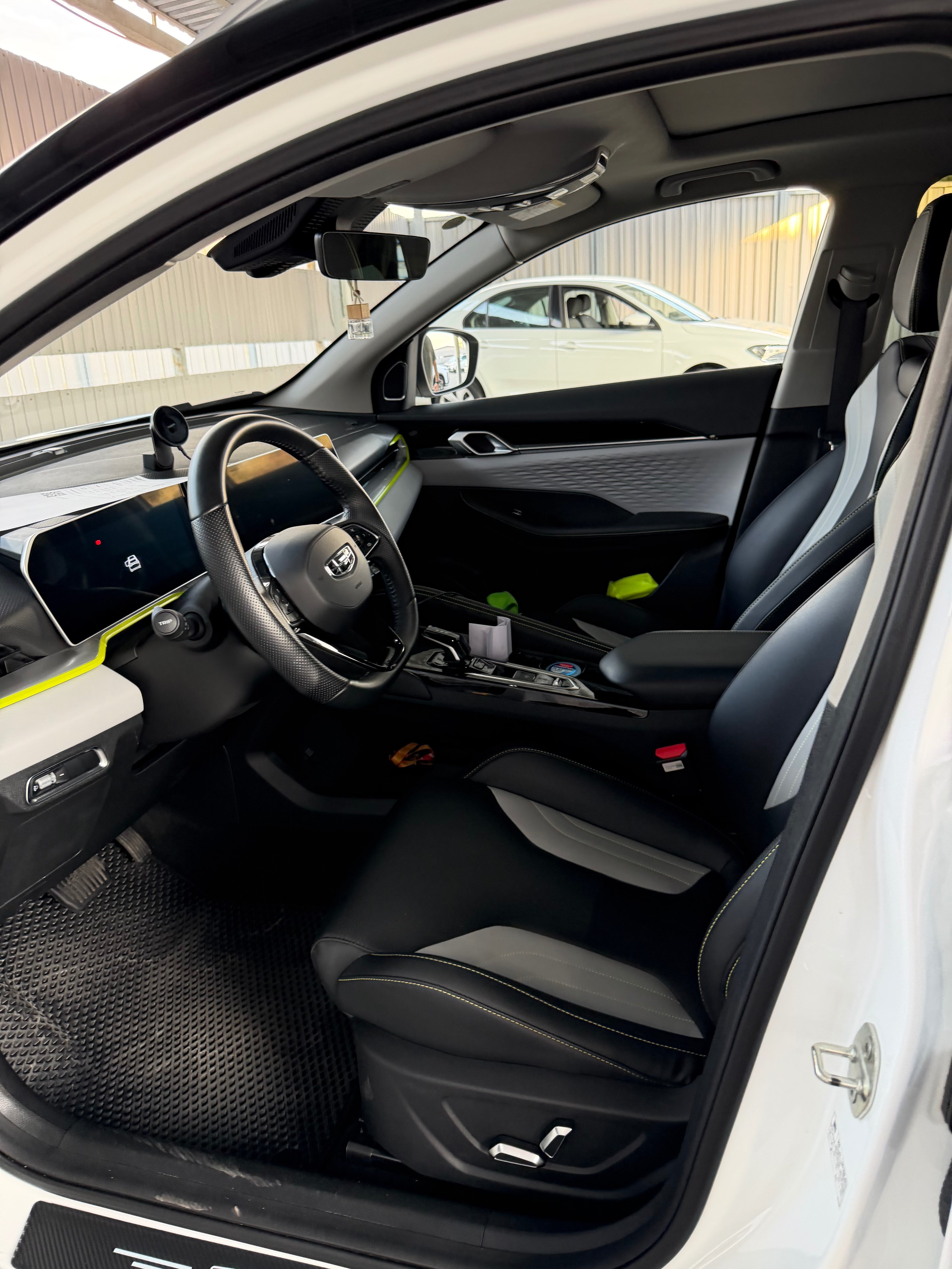 Geely Coolray 2023