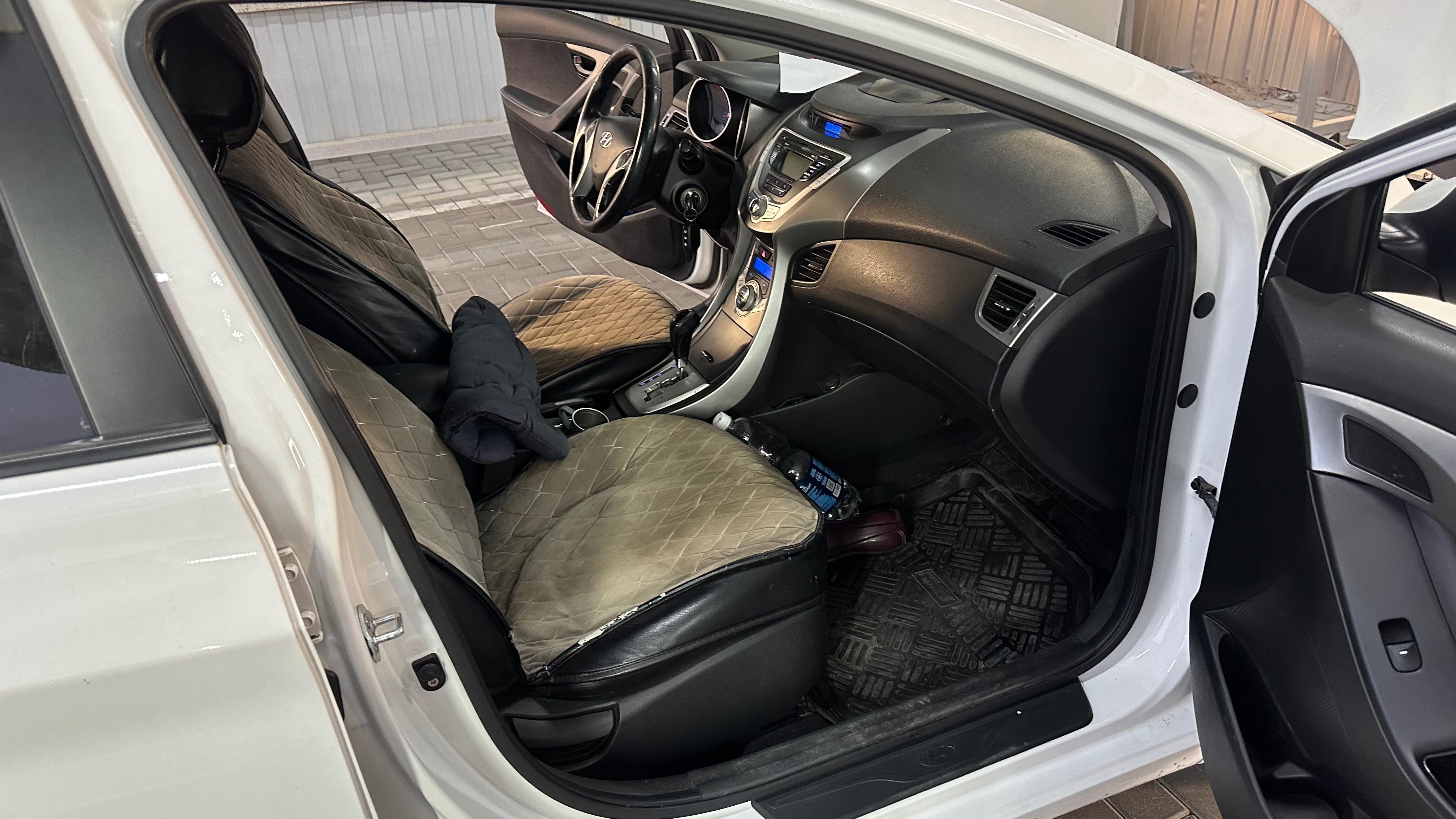 Hyundai Avante 2011