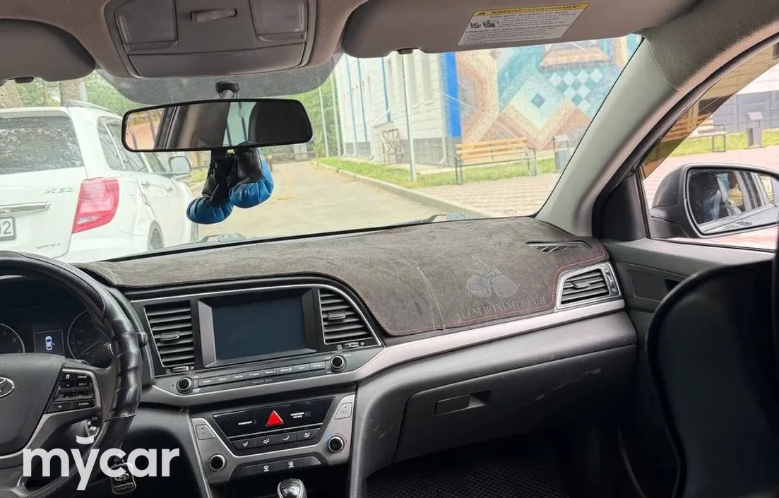 Hyundai Elantra 2018