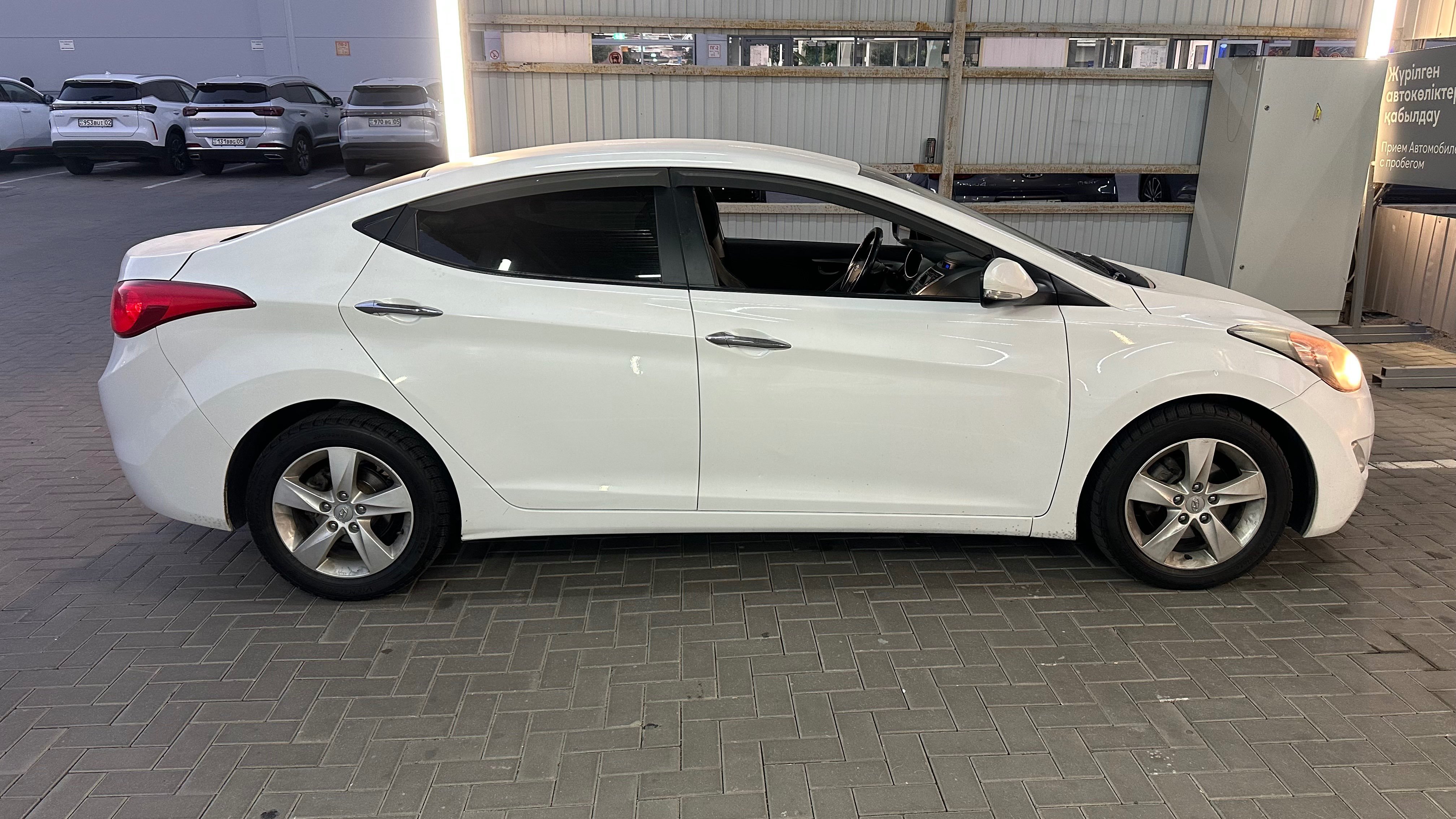 Hyundai Avante 2011