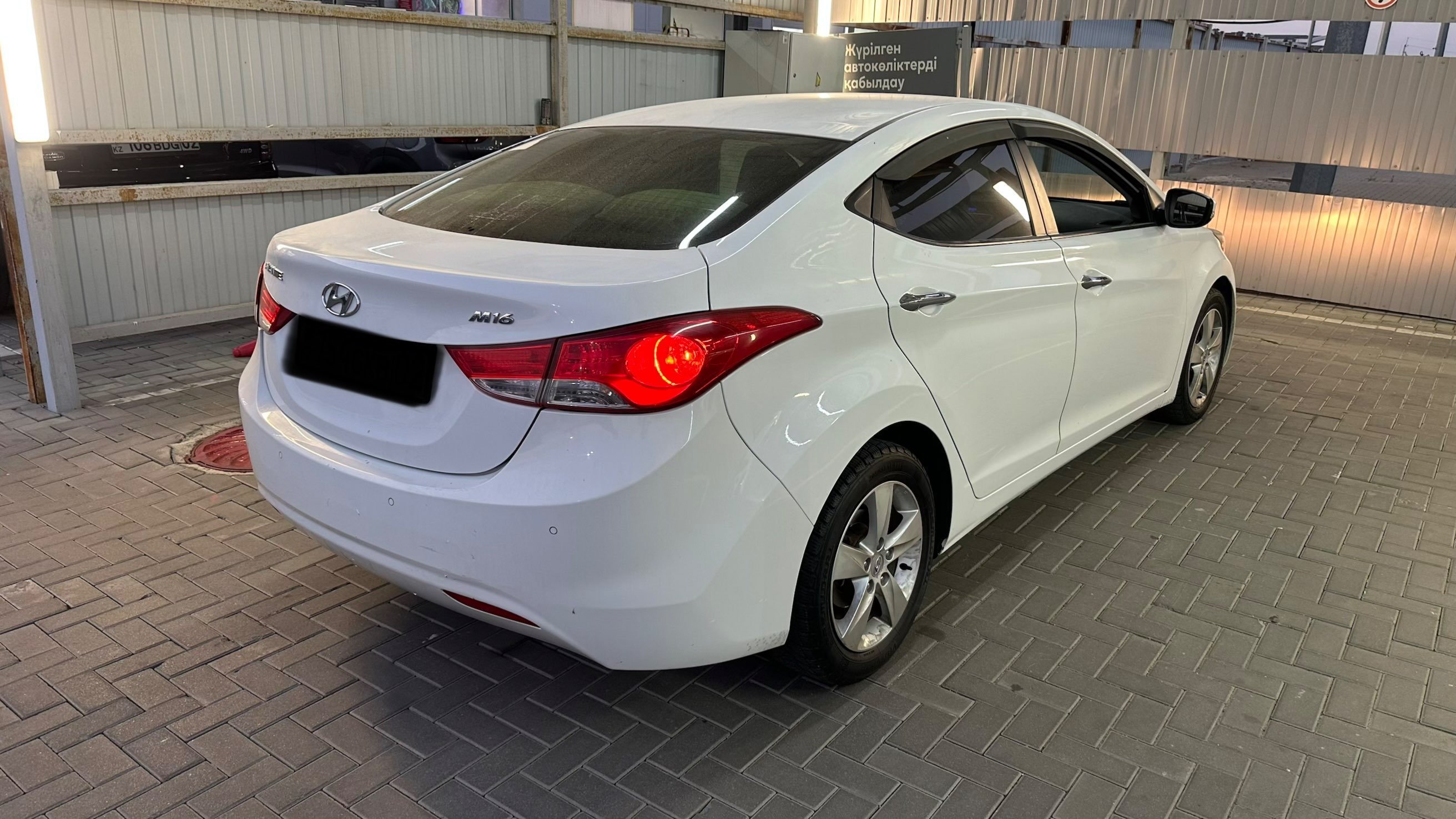 Hyundai Avante 2011