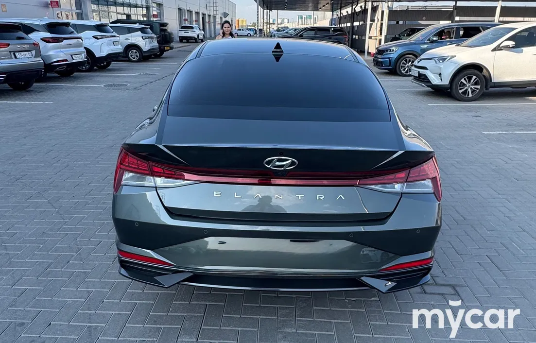 Hyundai Elantra 2023