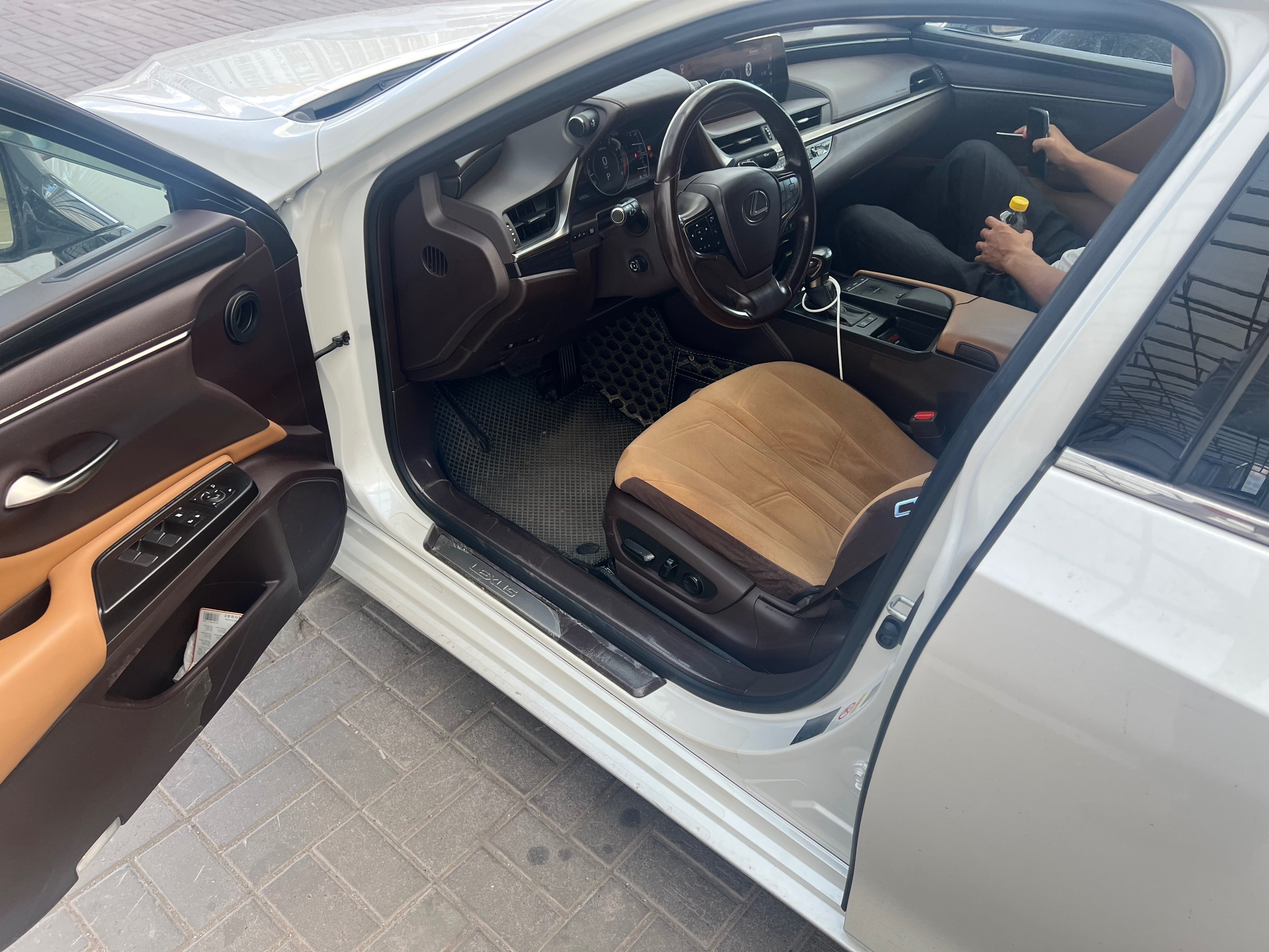 Lexus ES 2019