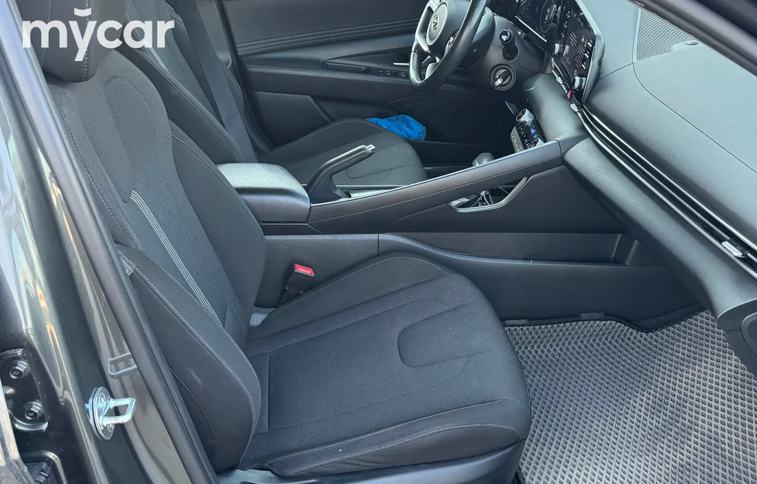 Hyundai Elantra 2023
