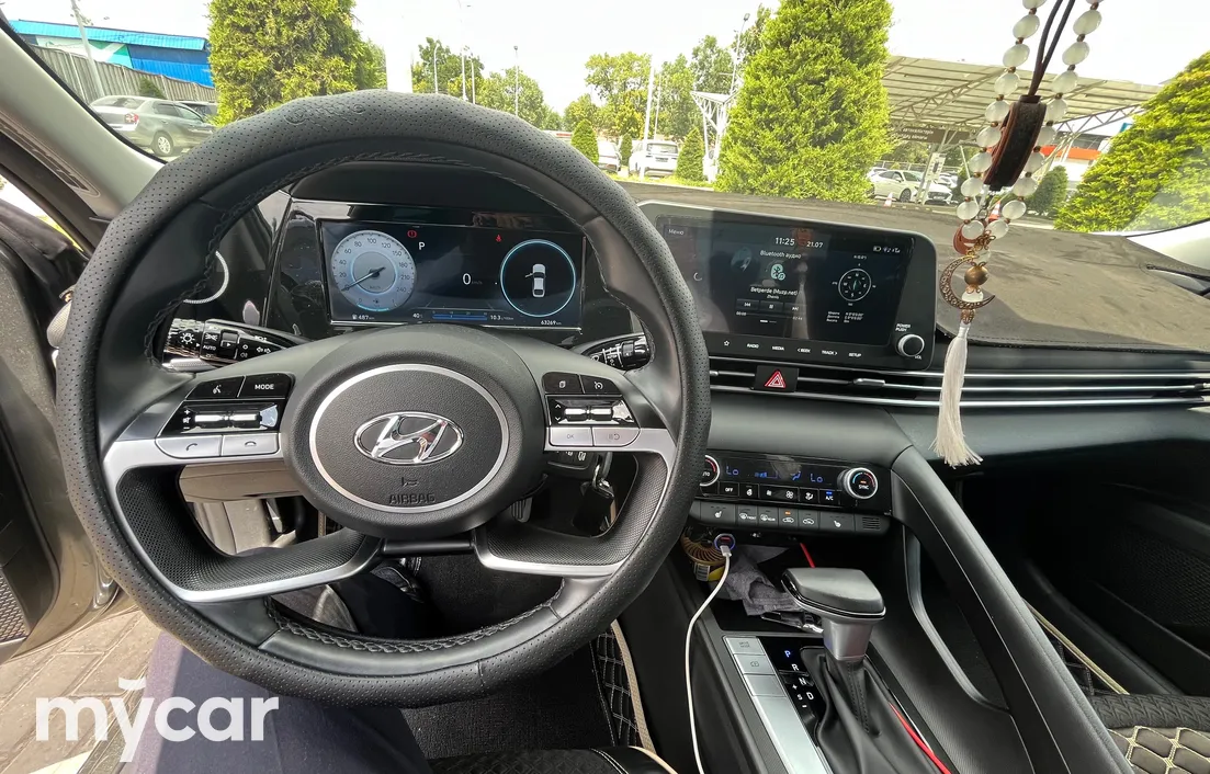 Hyundai Elantra 2023