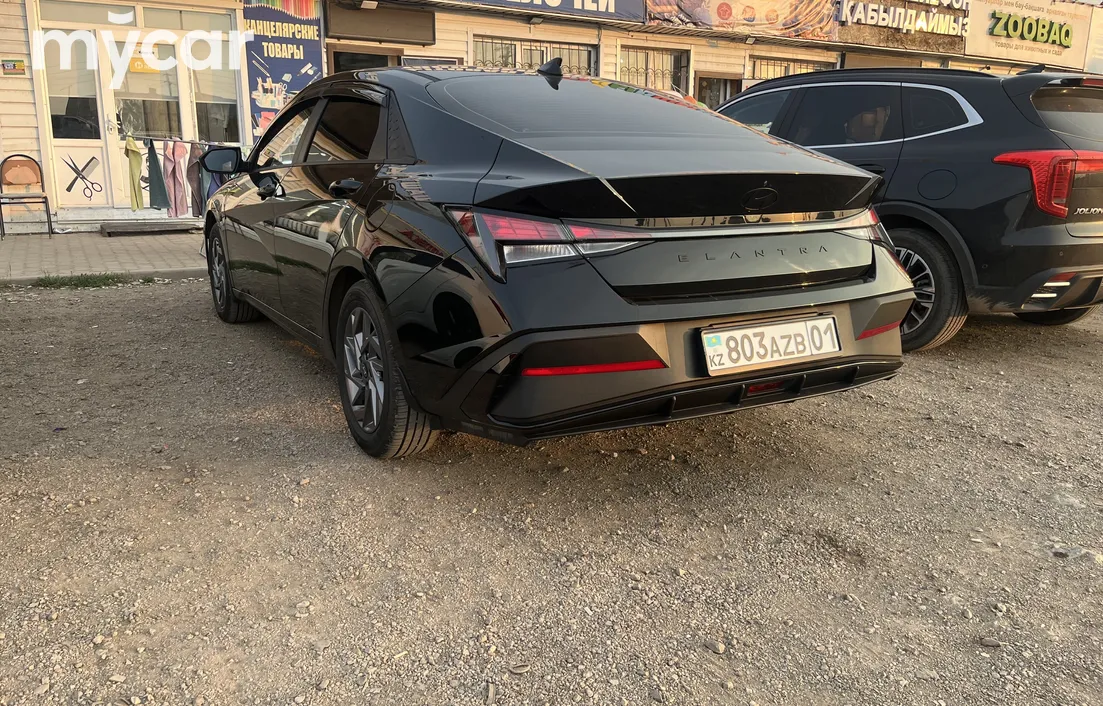 Hyundai Elantra 2025