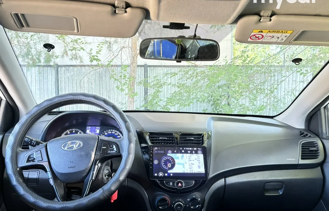 Hyundai Solaris 2015