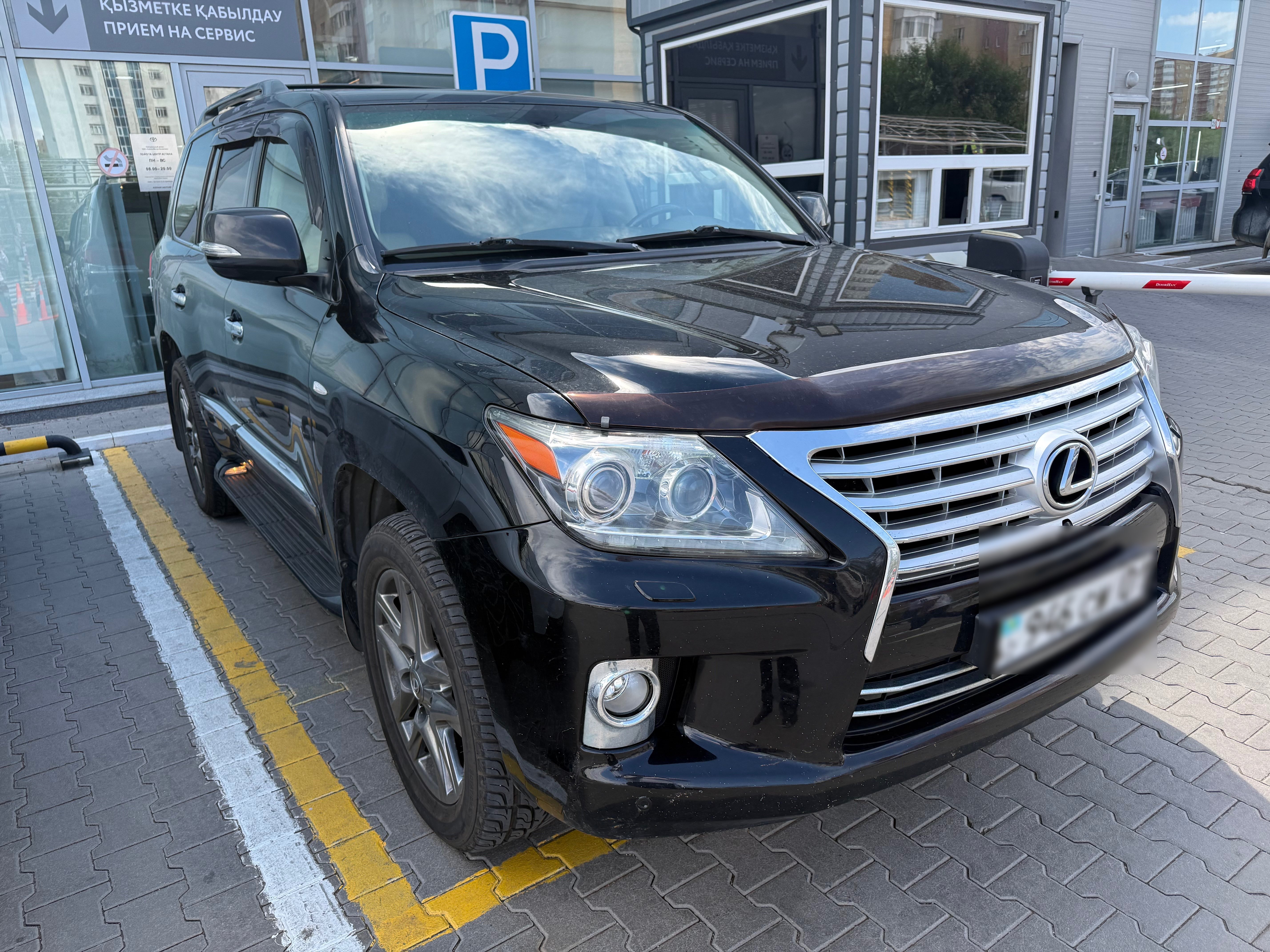 Lexus LX 2011