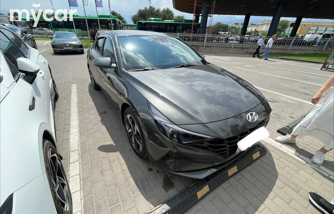 Hyundai Elantra 2023