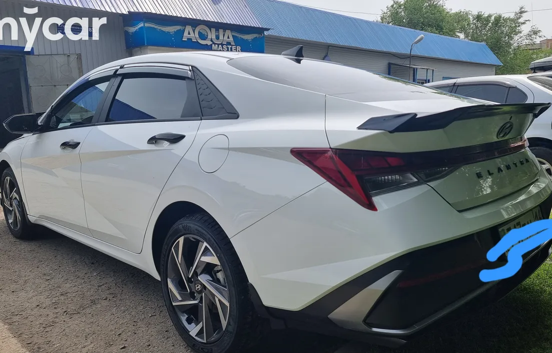 Hyundai Elantra 2024