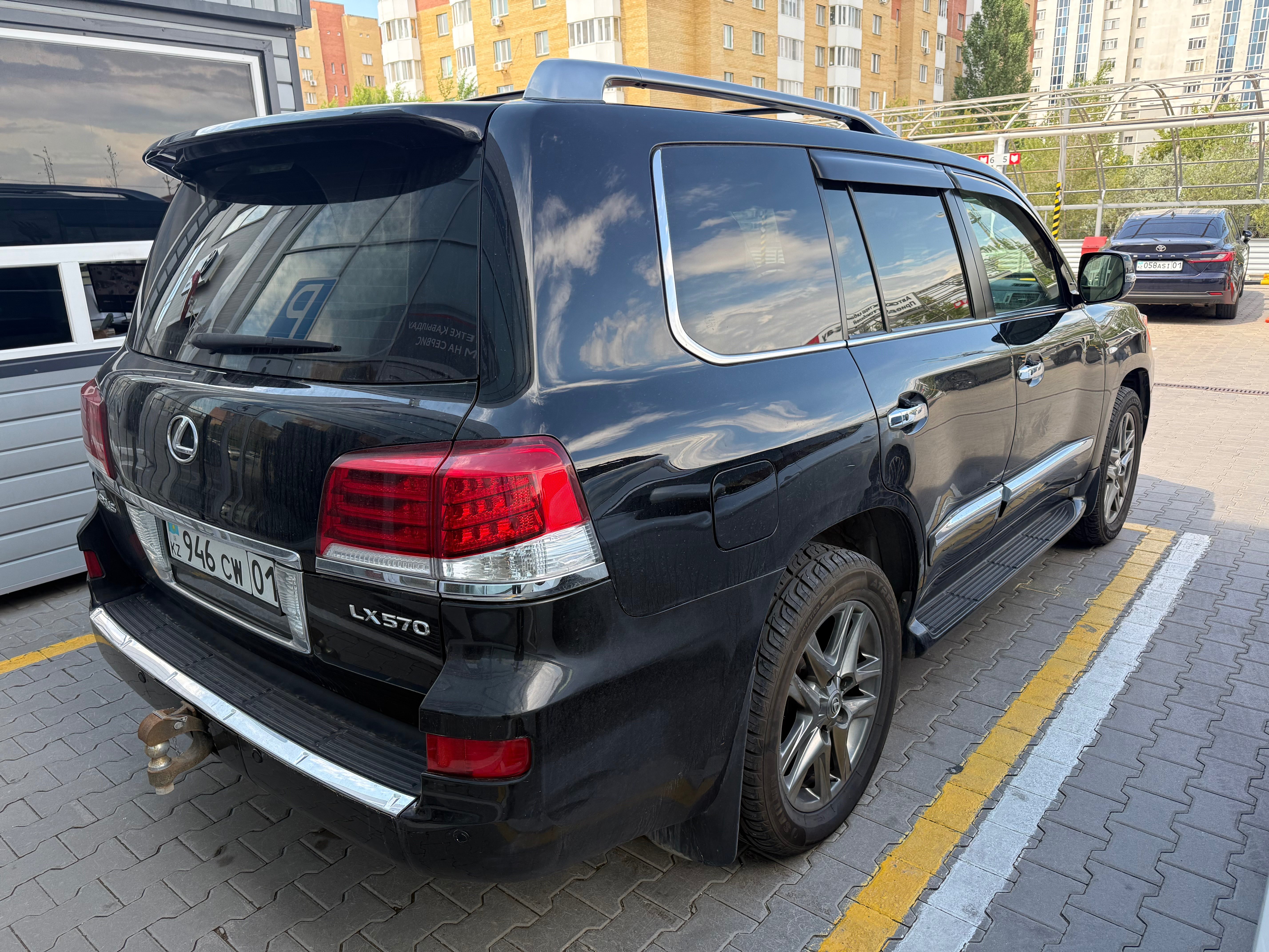 Lexus LX 2011