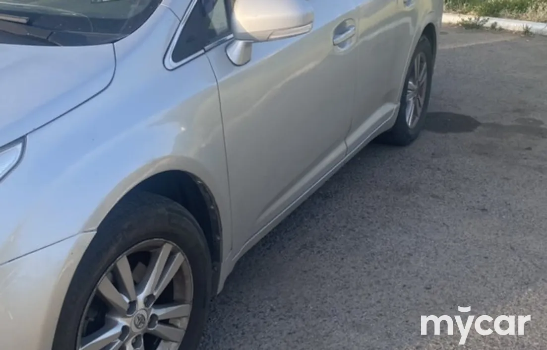 Toyota Avensis 2011