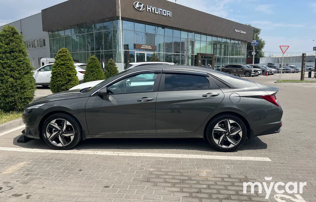 Hyundai Elantra 2023