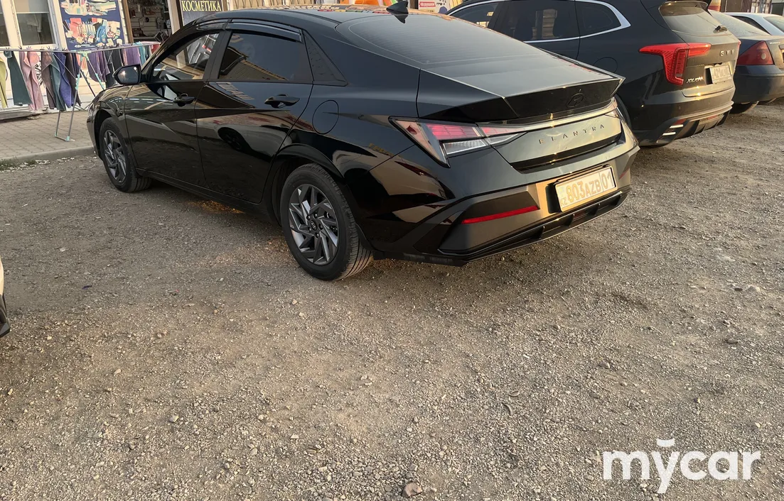 Hyundai Elantra 2025