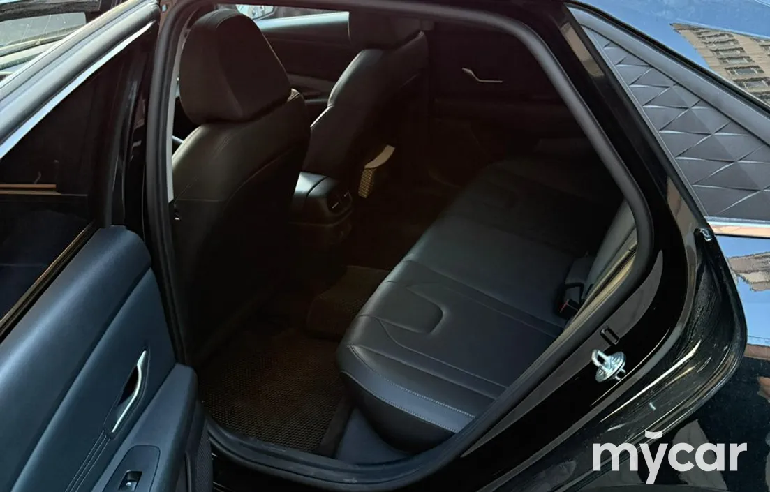 Hyundai Elantra 2024