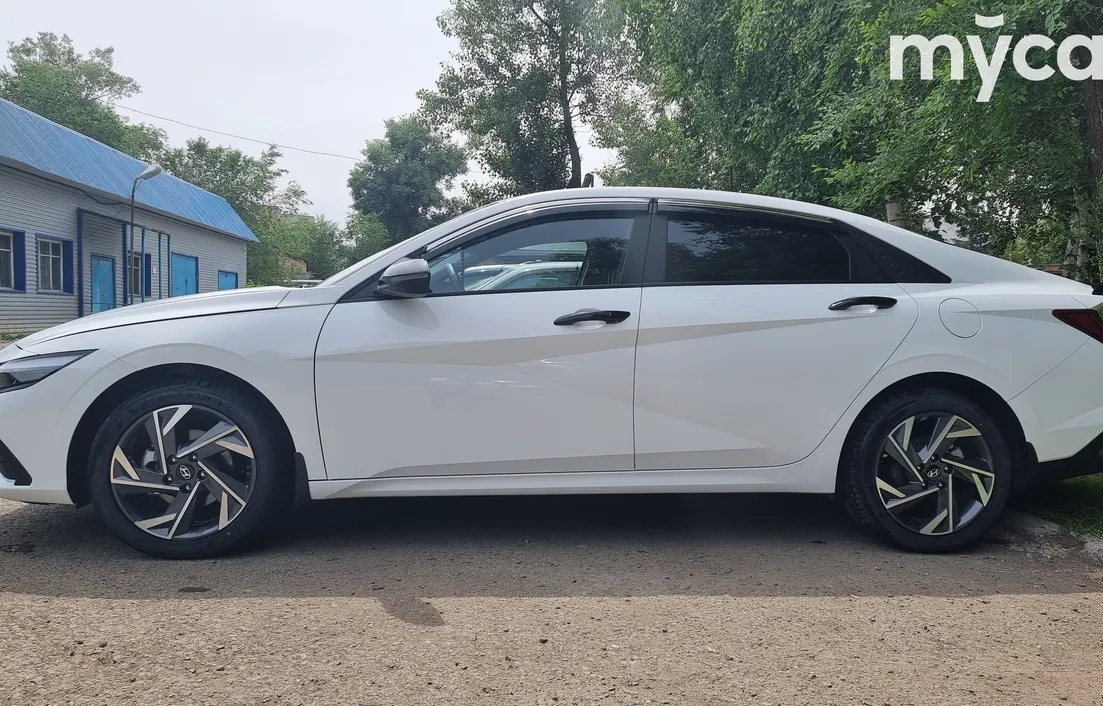Hyundai Elantra 2024