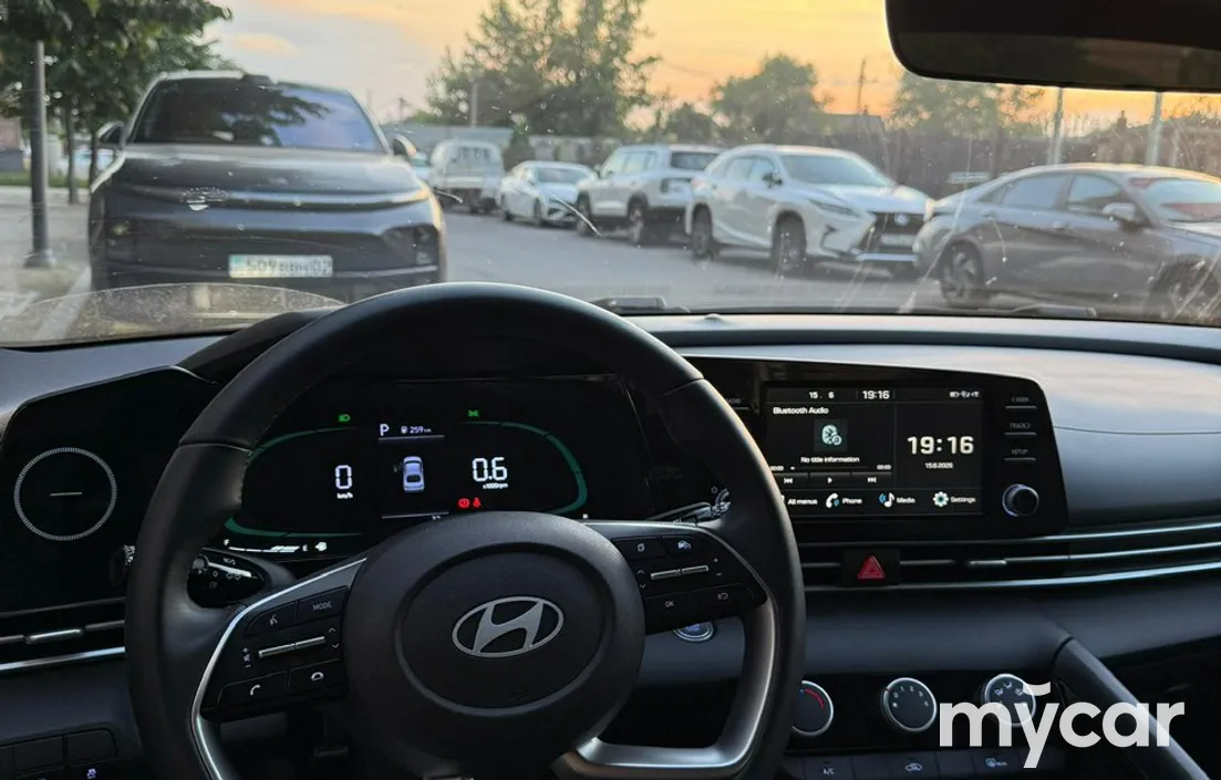 Hyundai Elantra 2024