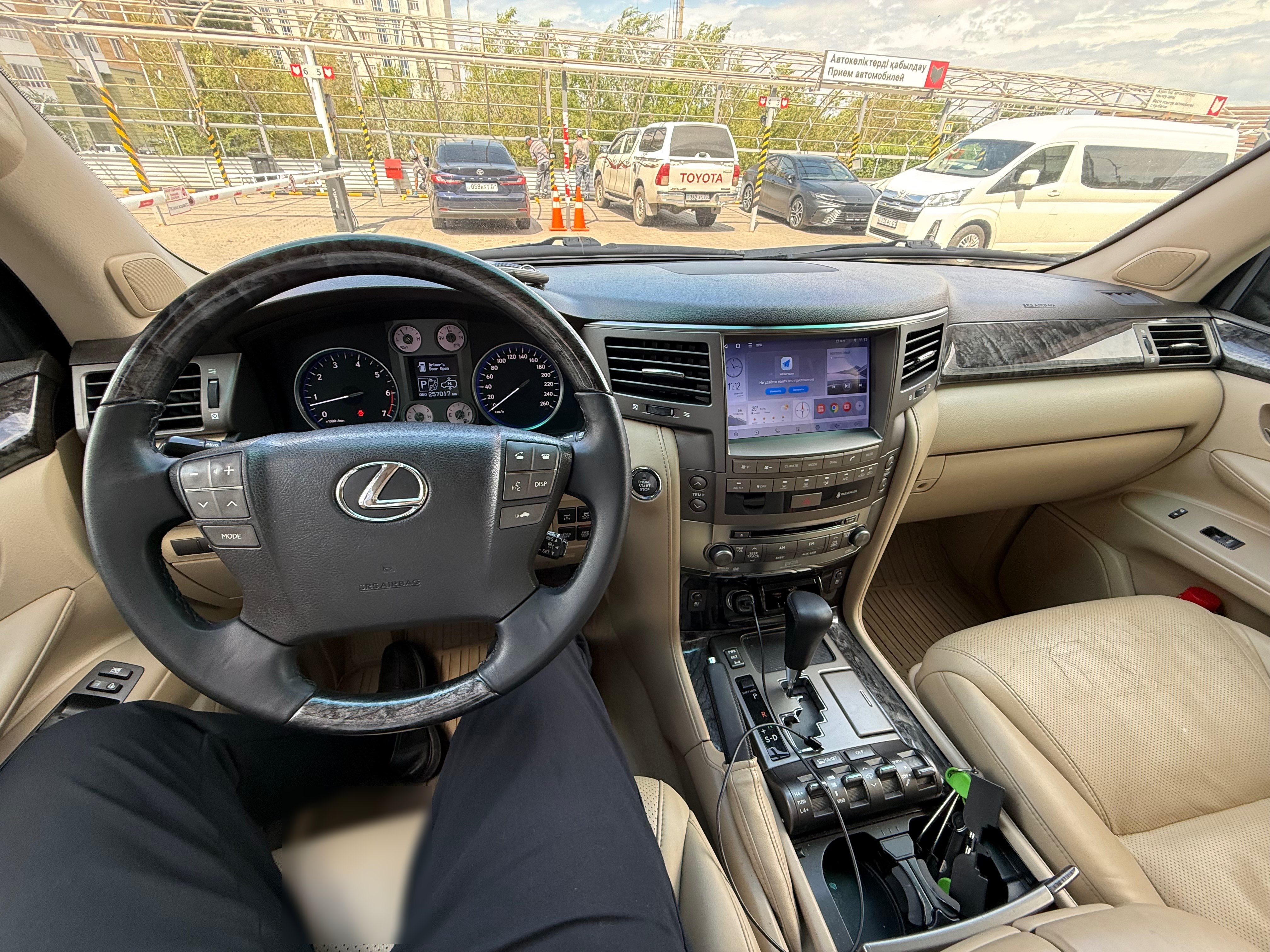 Lexus LX 2011