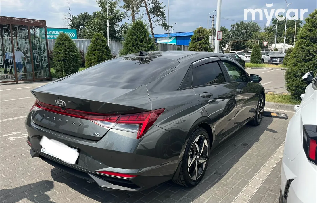 Hyundai Elantra 2023